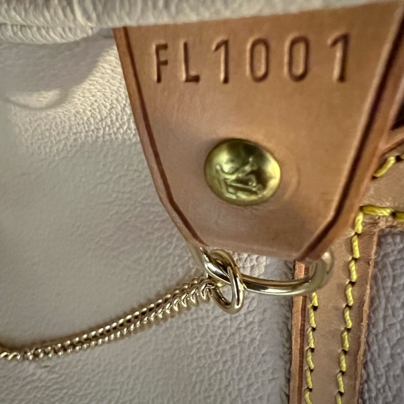 Authentic LV bucket bag PM size - Picture 11 of 12